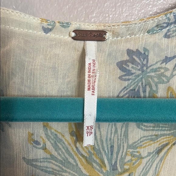 Free People Cream Boho Floral Lace Trim Women's Top - Picture 4 of 10